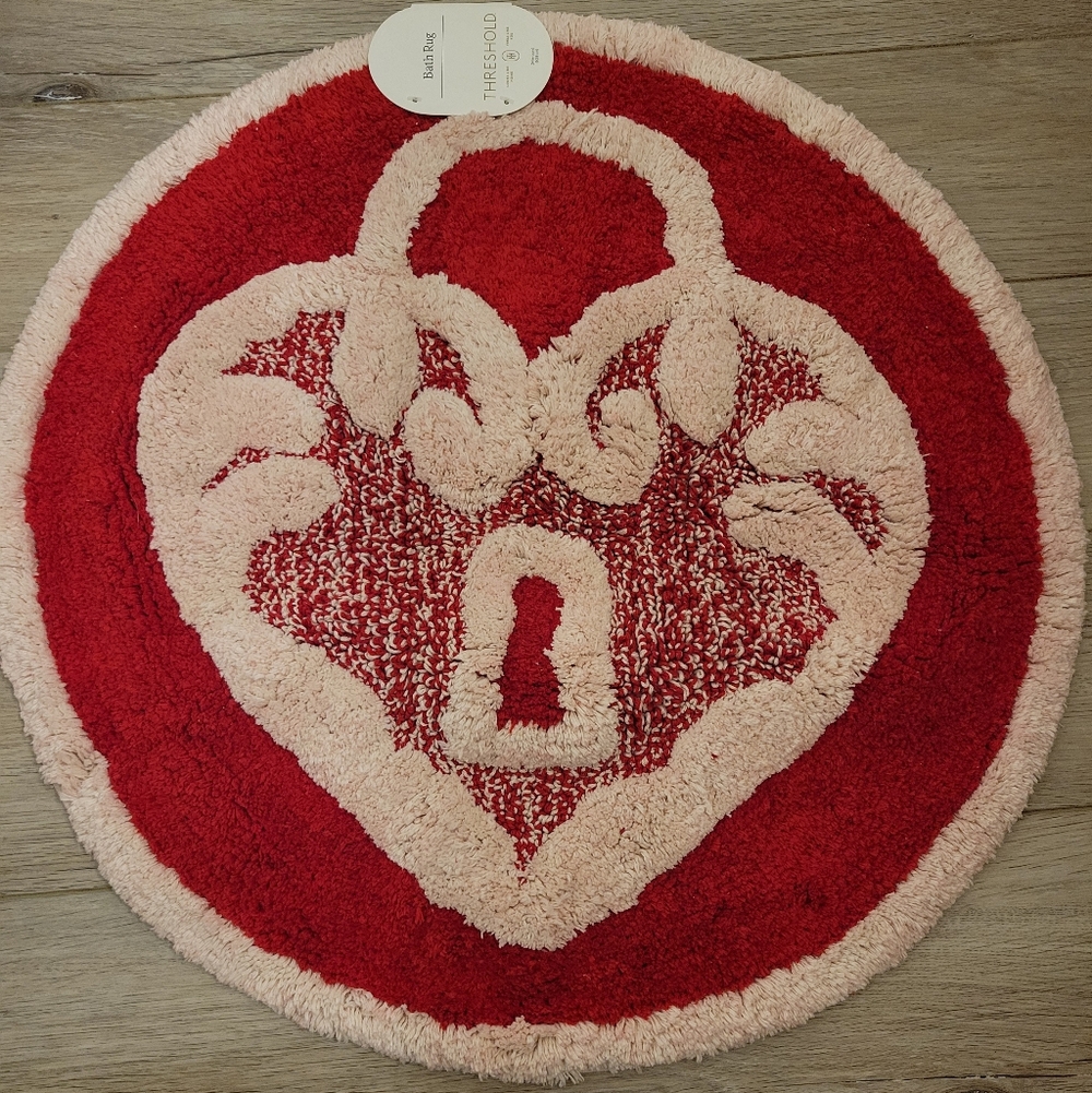 Threshold Red and Pink Heart Lock Round Bathroom Rug